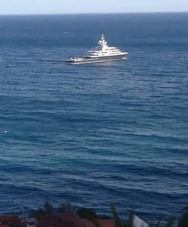 מלון Monaco Suites