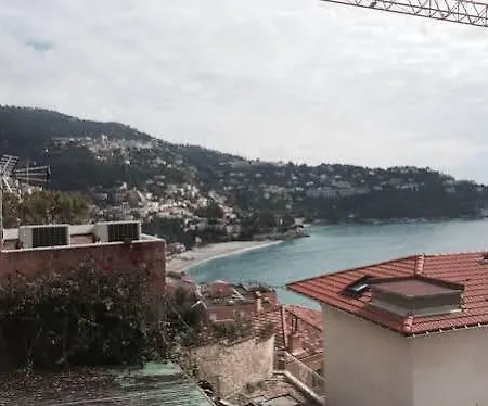 Hotel Monaco Suites *